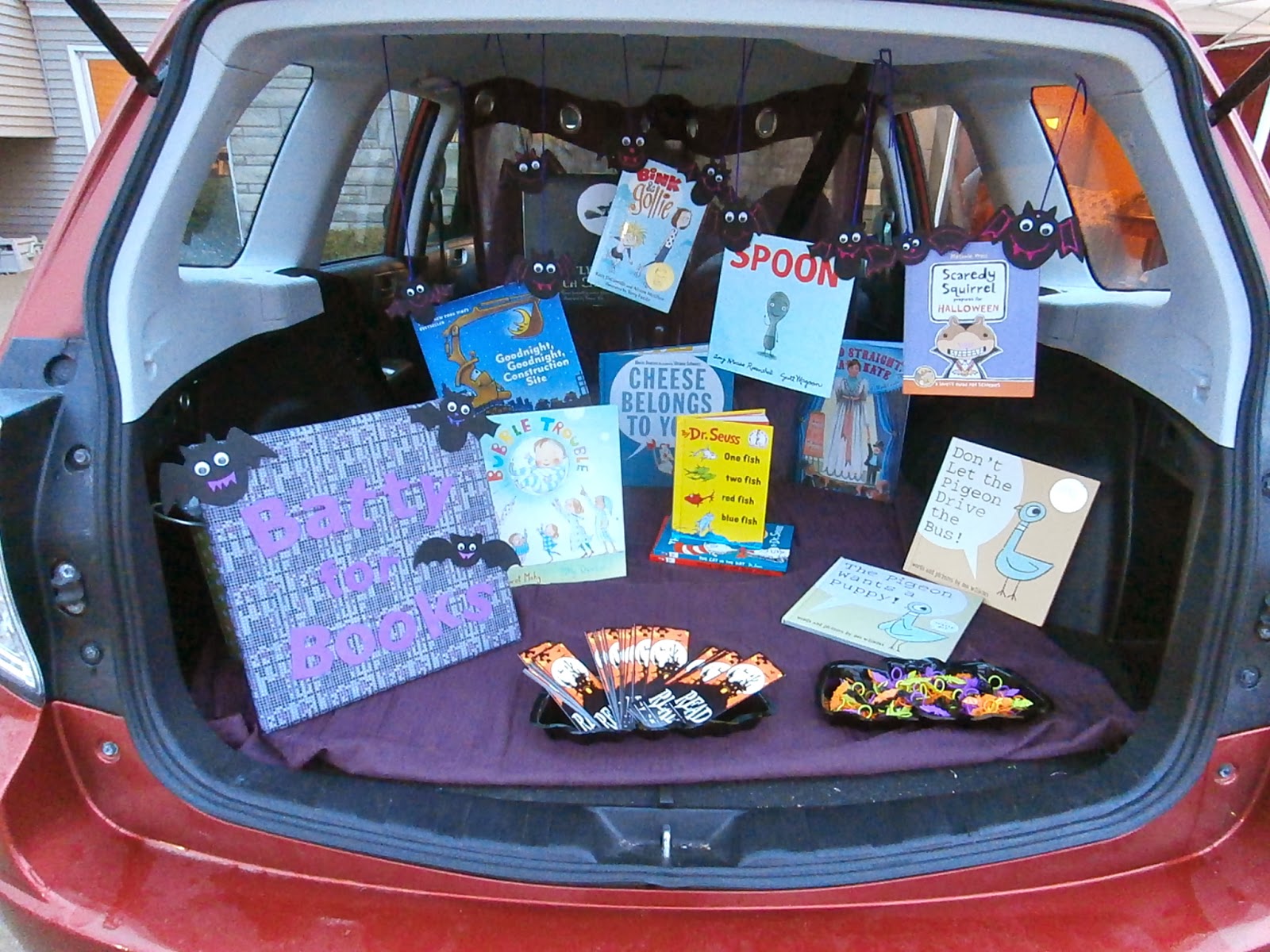 Miss Tiff Reads: Trunk or Treat: Batty for Books