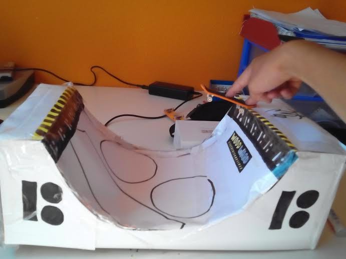 How to Make Fingerboard Ramps How to Make a Halfpipe (easy)