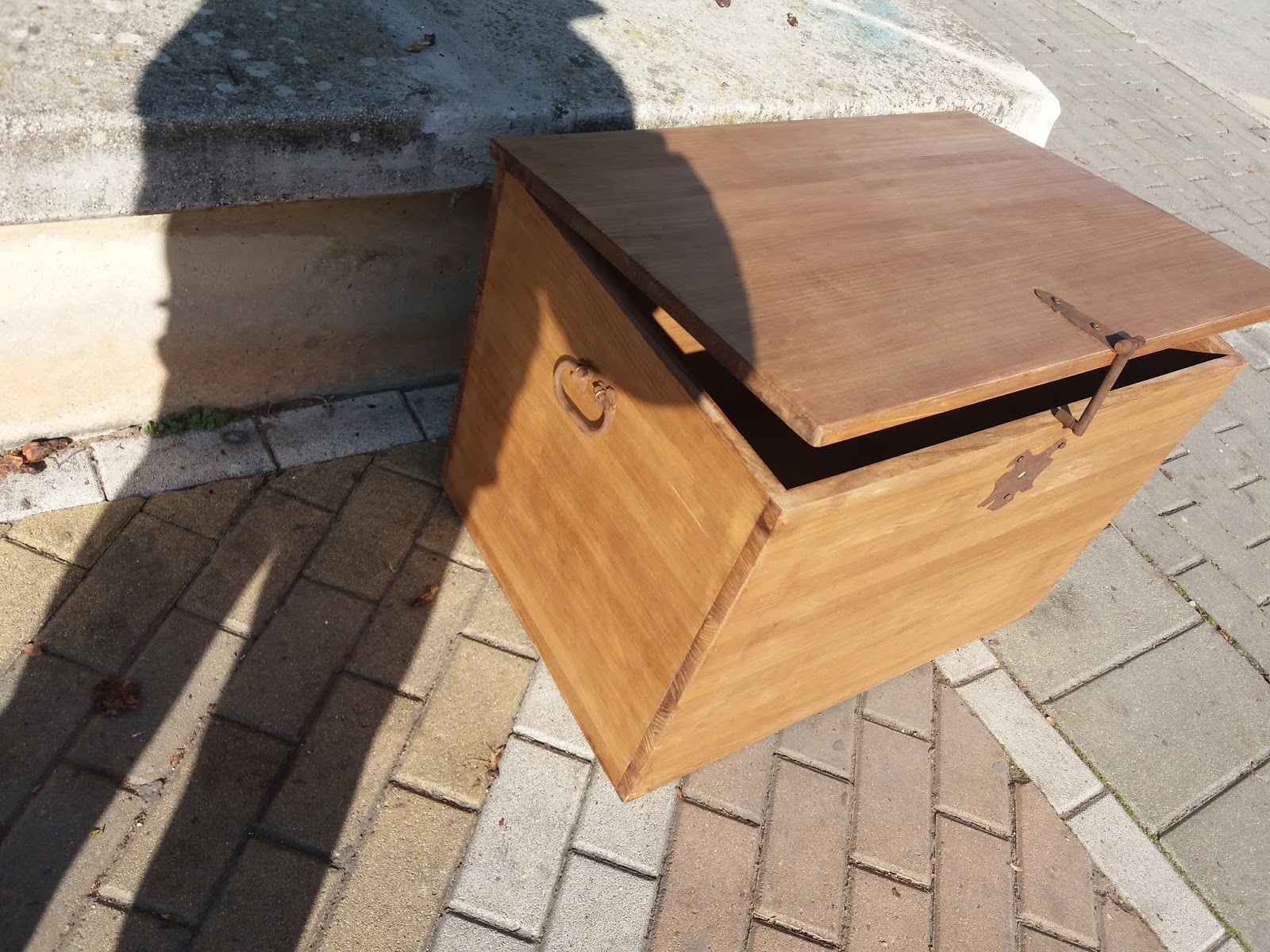 ARTESANÍA RÚSTICA EN MADERA arcón de madera