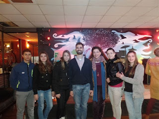 Ο Βαγγέλης Αυγουλάς με ομάδα μαθητών του ΕΠΑΛ Αγίων Αναργύρων με την καθηγήτρια τους κα Άννα Αγγελοπούλου