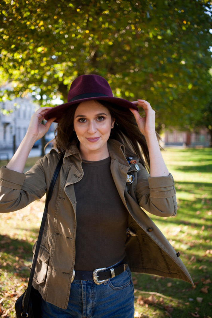 Outfit: wide brim hat, military jacket and mom jeans