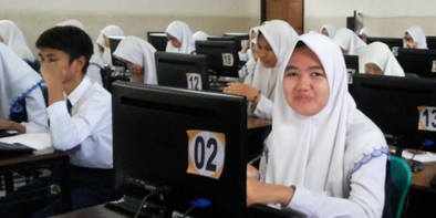 Contoh Soal UNBK Bahasa Indonesia Kelas 9 (Perbedaan Pengembangan dan
Konflik dalam Teks)