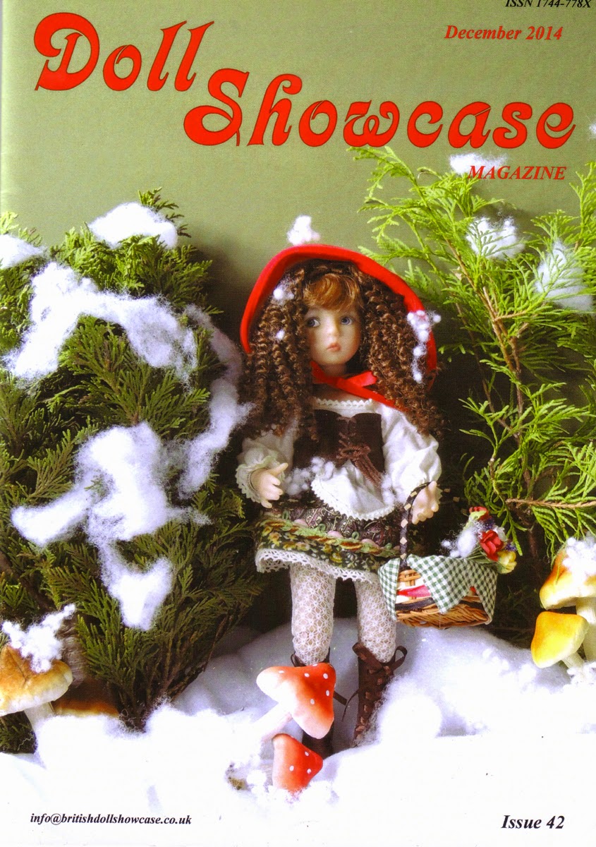 DOLL SHOWCASE DOLL SHOWCASE