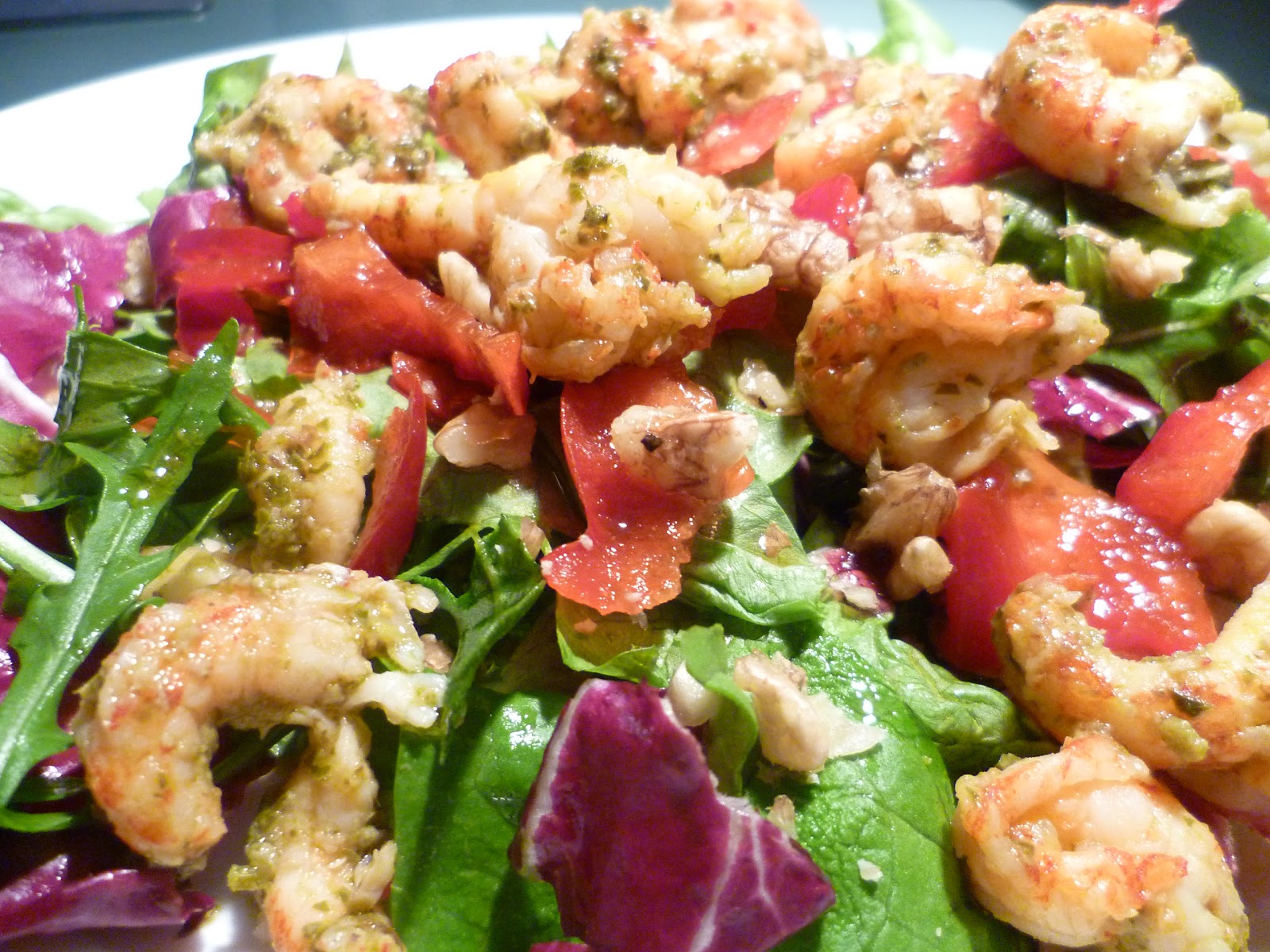 Gemischter Salat mit Flusskrebsschwänzen - Nicest Things