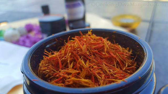 expensive-spices-saffron-stored-in-infinity-jar