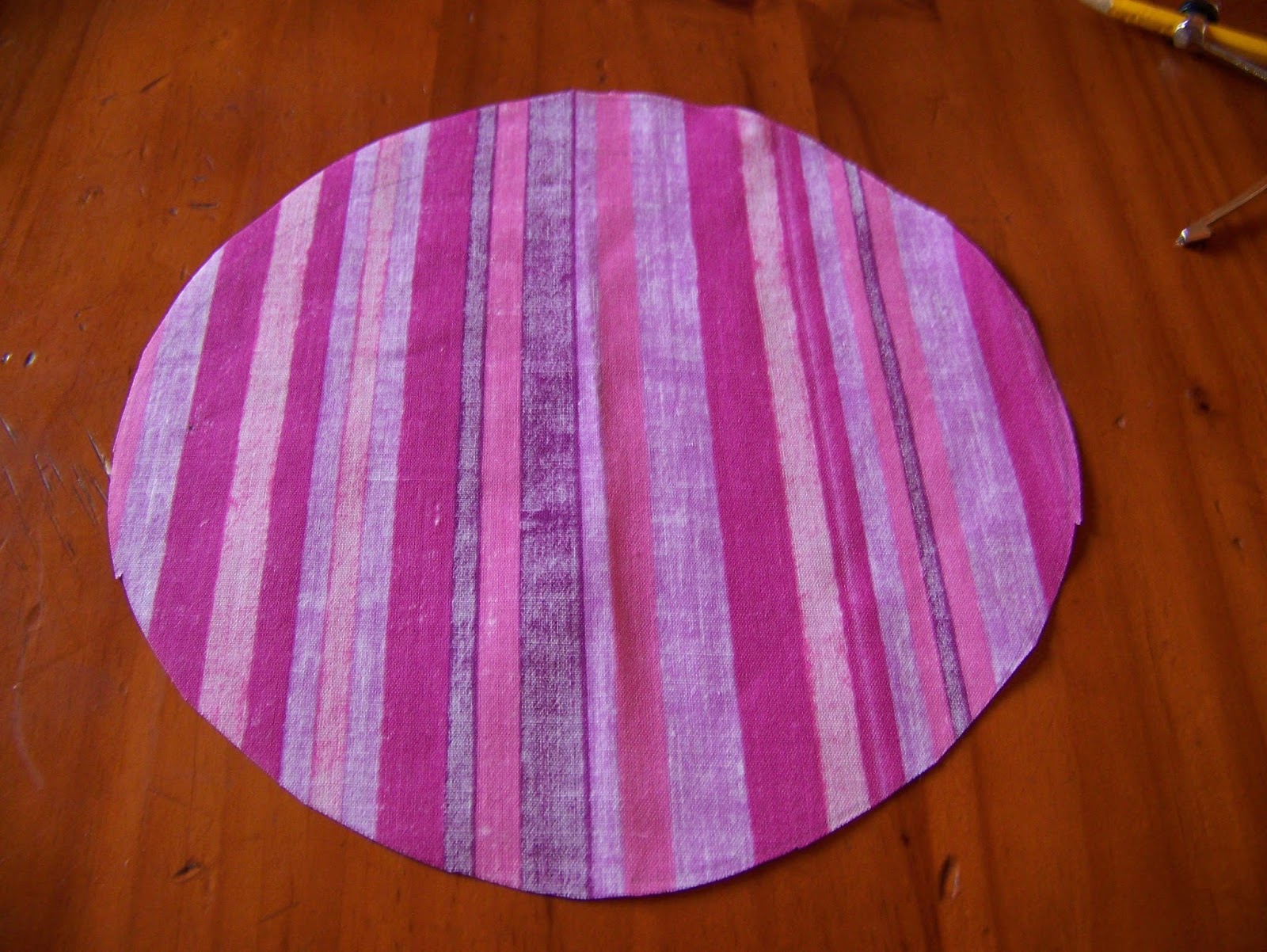 A Pretty Talent Blog Make a Round Scatter Cushion