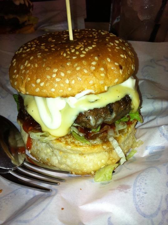 Realiti konspirasi: Review Burger Bakar Abang Burn