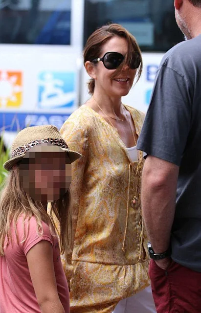 Crown Princess Mary of Denmark and her elder daughter Princess Isabella was seen at the downtown of Byron Bay while shopping