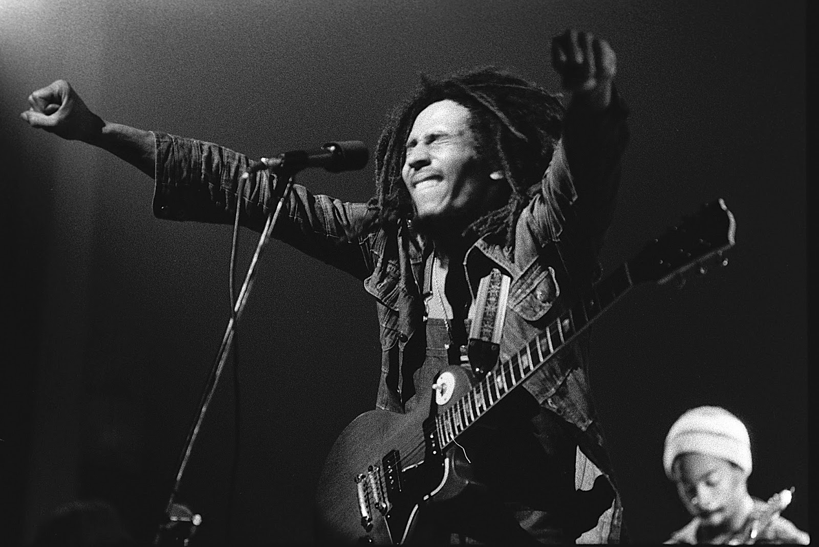 http://3.bp.blogspot.com/-yO811fNjYhY/VVEaouzaZHI/AAAAAAAAXZk/DhpoJTnUlZ0/s1600/bob-marley-wallpaper.jpg