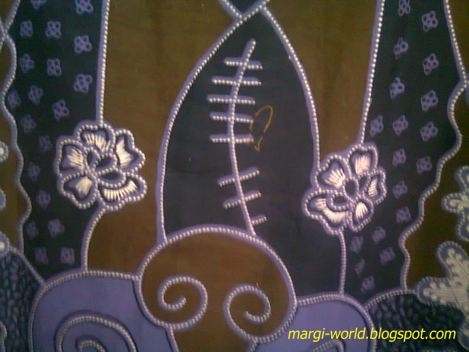 Sebuah Catatan Kehidupan: Contoh desain batik dengan motif gelap bunga