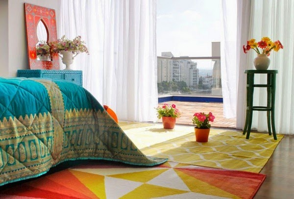 Tips for decorating with bold colors