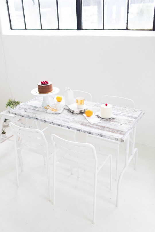 diy-mesa-plegable-madera-estilo-nordico-lamas-autoadhesivas