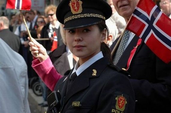 polis-wanita-malaysia-diantara-polis-wanita-tercantik-di-dunia-45