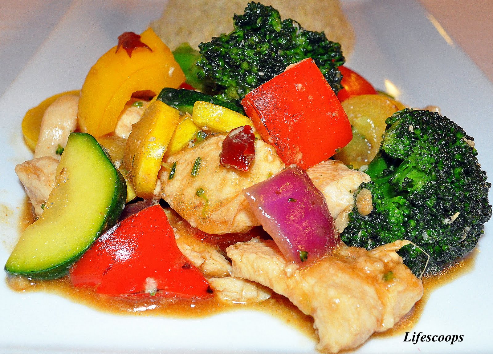 Life Scoops Stirfry Chicken and Vegetables