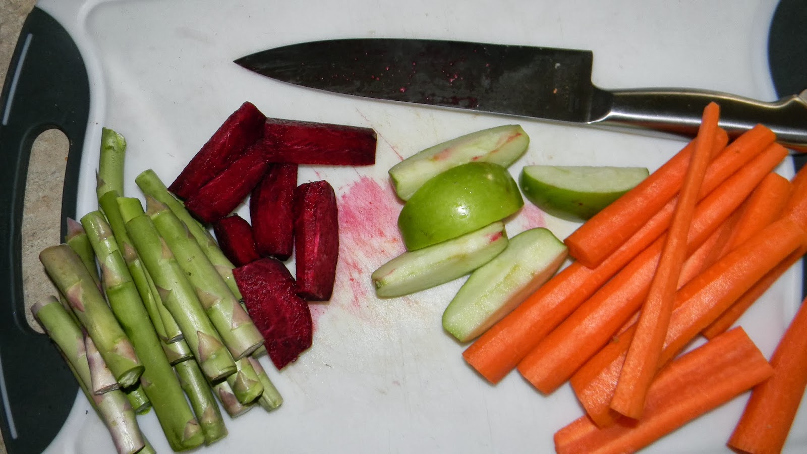 New Age Mama The Oster® Juice & Blend 2 Go™ Juice Extractor and