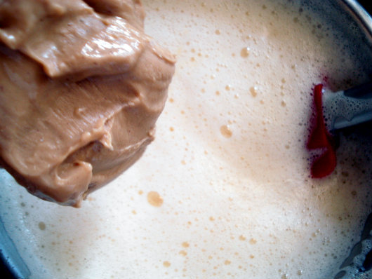 Peanut butter ice cream by Laka kuharica: Whisk in peanut butter