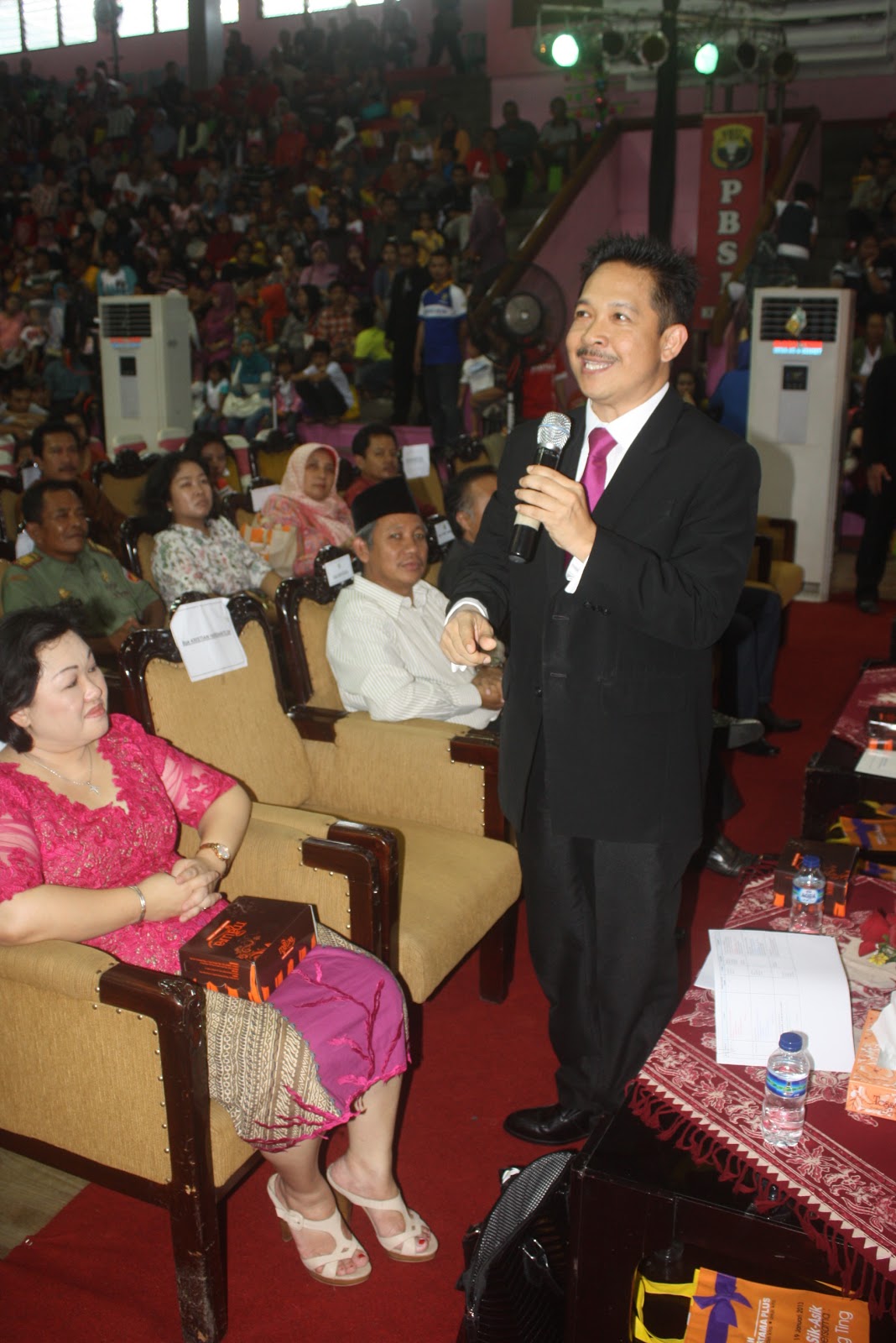 @rYo CrazY JouRnalisT !!!: Ayu Ting Ting Undi Arisan di Sekartama Kendal