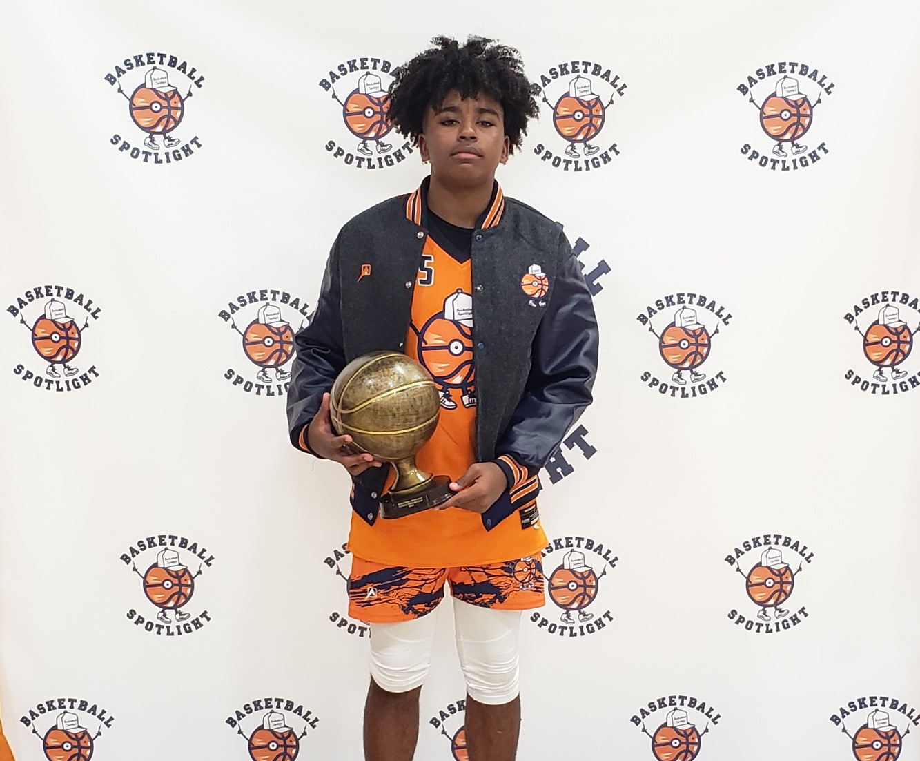 BASKETBALL SPOTLIGHT NEWS Future Phenom Camp MVP Jebron Harris (Class