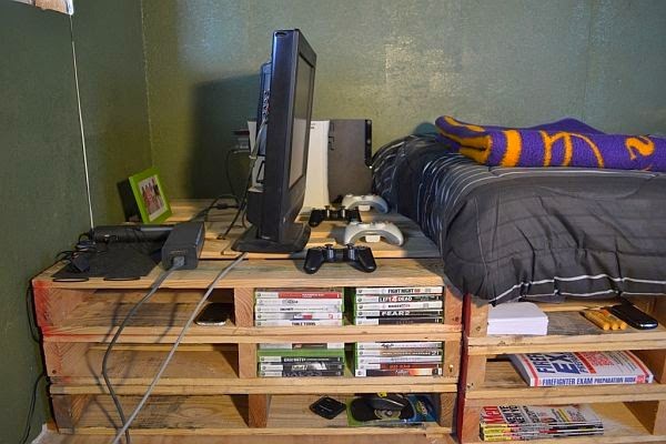 Recycle wooden pallets and turn them into home furnishings