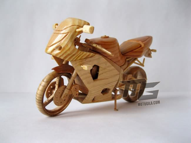 Miniatur Motor Moge Dari Kayu