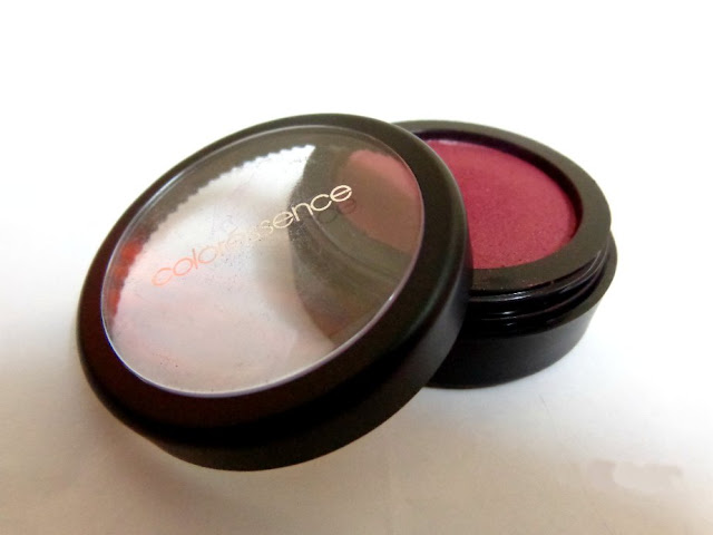 Coloressence Pearl Finish Eye Shades in Scarlet Red Review, Pictures and Swatches