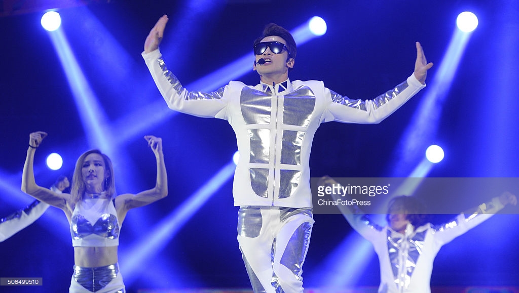 http://3.bp.blogspot.com/-ySaIREtM7xM/VqXRWJj5mHI/AAAAAAABQxQ/73LNjbzTVfU/s1600/south-korean-singer-rain-performs-onstage-during-his-concert-the-picture-id506499510.jpg