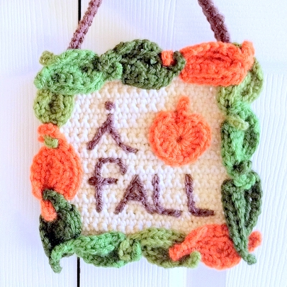 There are a lot of cute fall and Thanksgiving related crochet patterns out there! This article lists a couple of the best ones! From pilgrim amigurumi to scarecrows, from banners to hats, there's something for everyone!