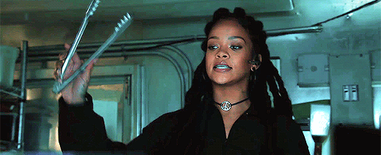 Rihanna em cena de "Oito Mulheres e um Segredo"