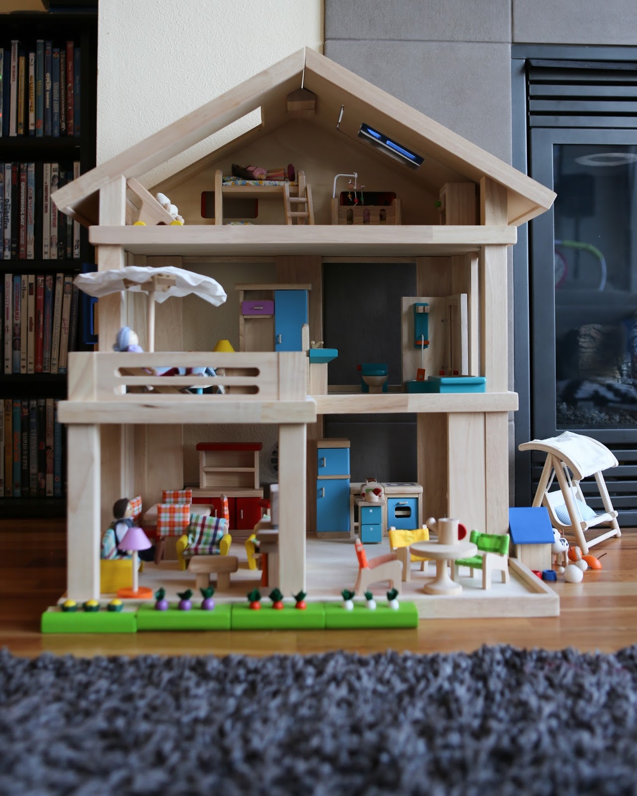 Plan Toys Terrace Dollhouse 29
