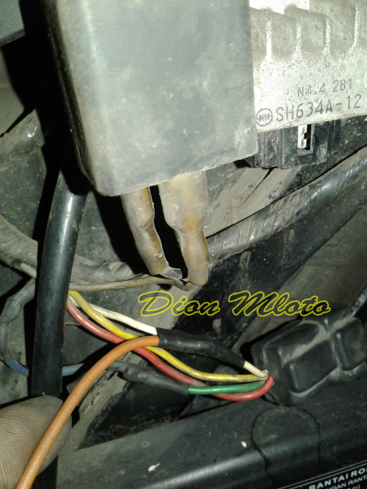 Menambah Headlamp Motor Menggunakan LED Bekas Senter SWATT POLICE