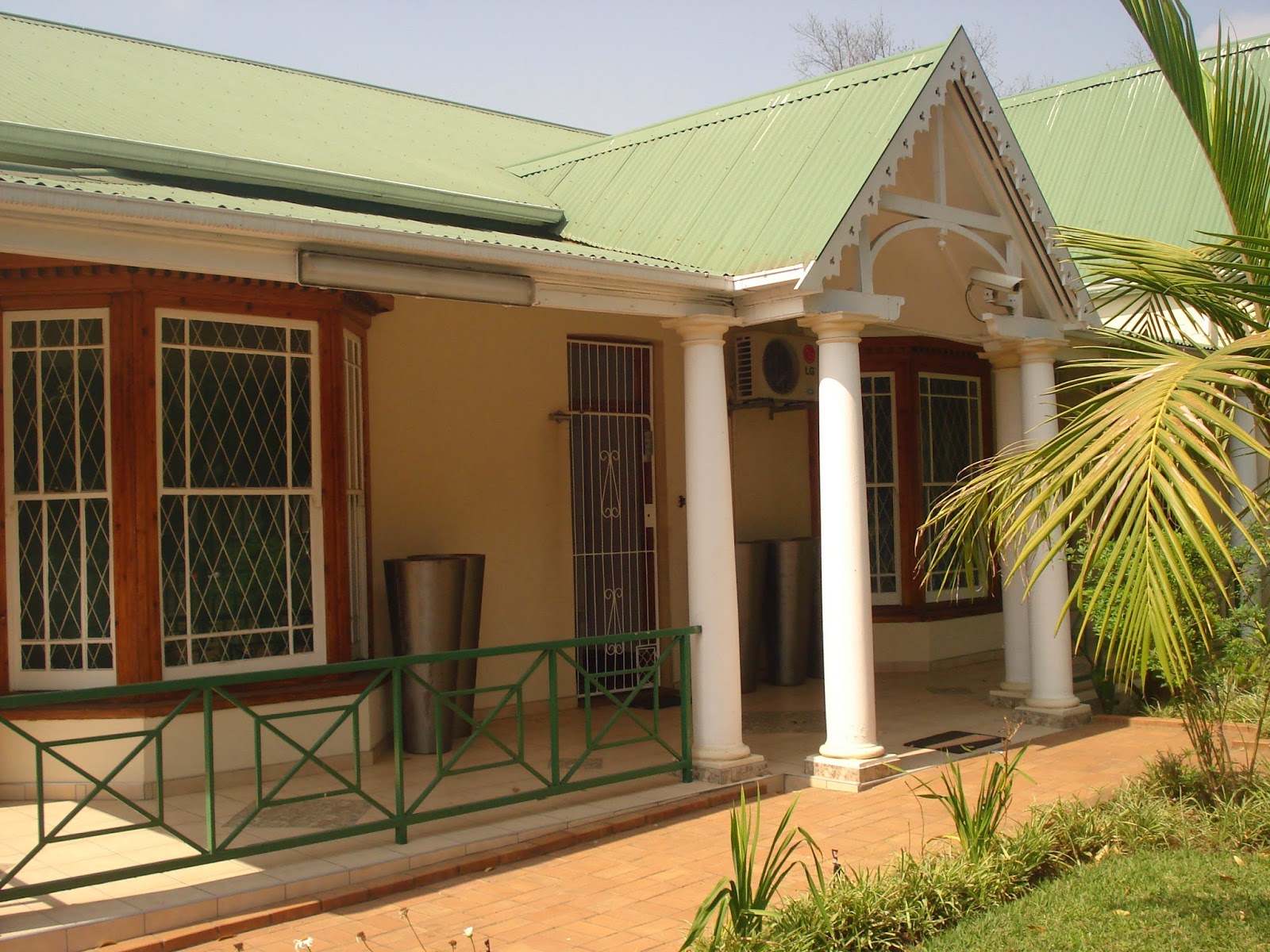 The Subry Govender Column: THE GIFT OF THE GIVERS - MAKING A DIFFERENCE