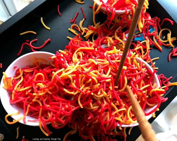 Chinese New Year Sensory Spaghetti #chinesenewyear #CNY #sensoryplay #CNYsensoryplay