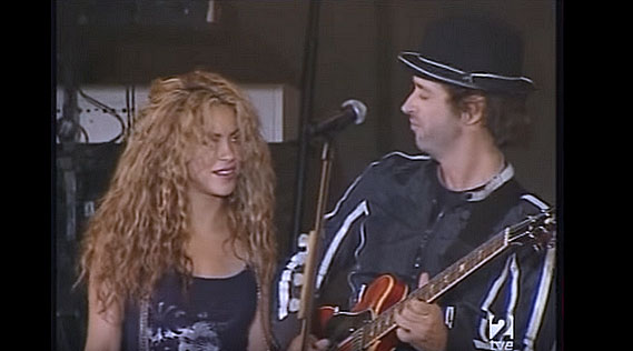 Shakira amaba a Cerati. Shakira y Cerati en concierto.