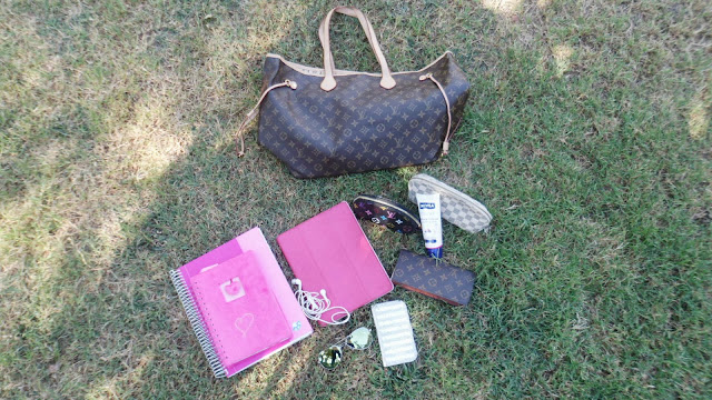 Fashionista&#39;s Official Blog: What&#39;s in My School Bag