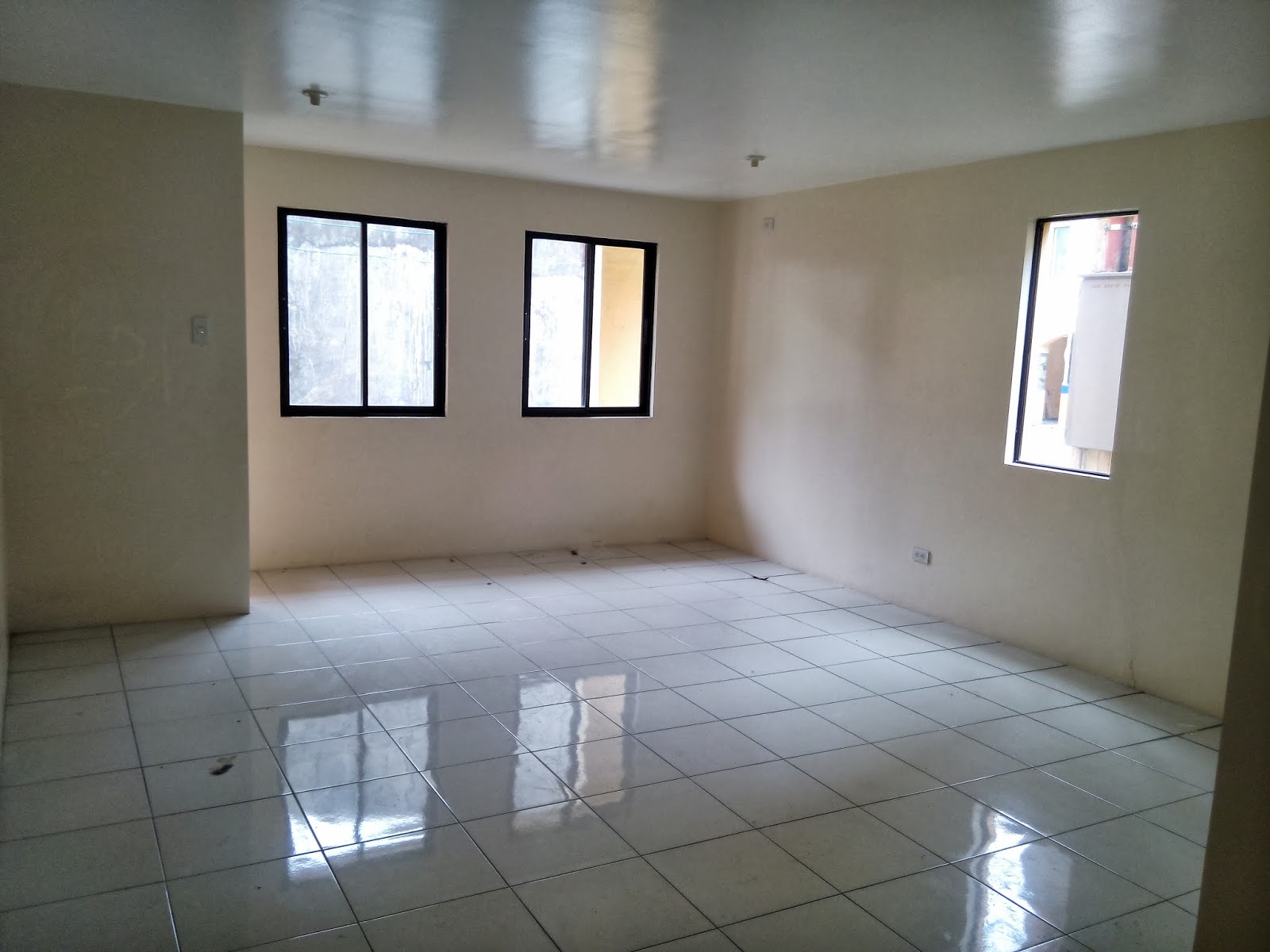Properties For Sale in the Philippines LOW COST CONDO AT EAST