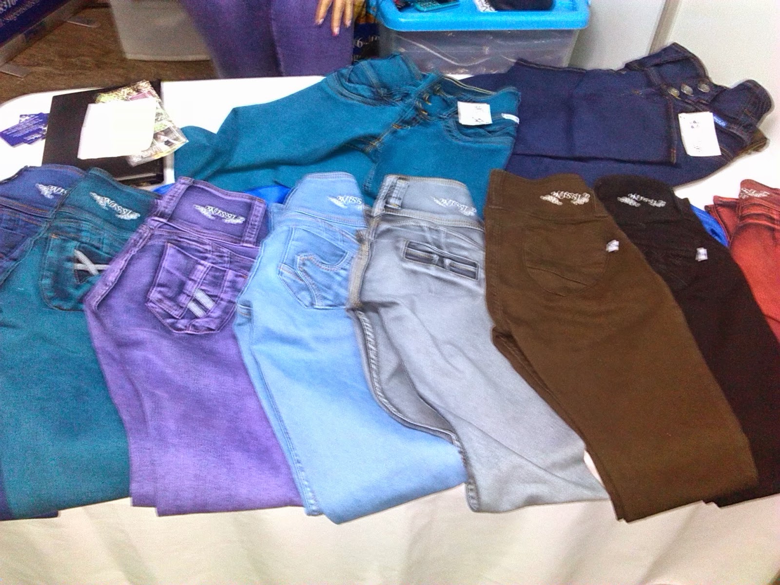 Expositores y diseñadores CRFW: Marca Nissi jeans presente en el Fashion  Week 2014