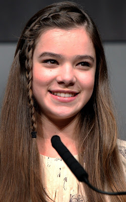 TeenCelebBuzz: Hailee Steinfeld: "True Grit" In Tokyo!