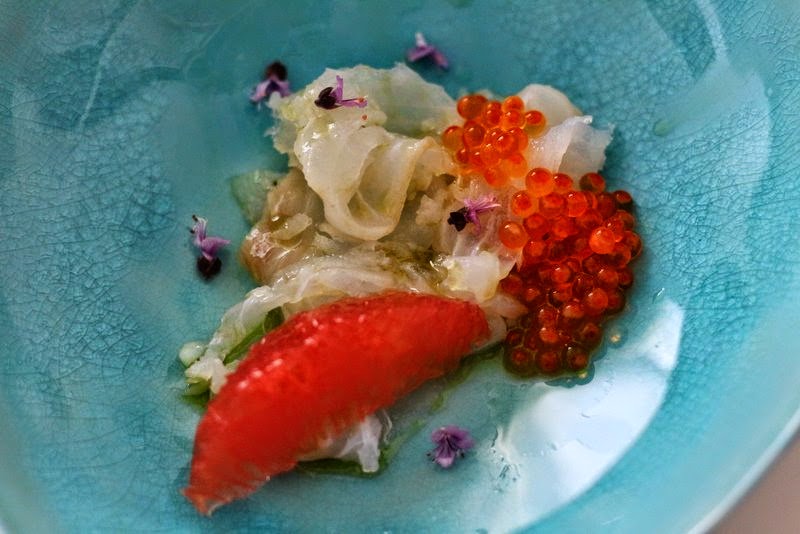 Mit Basilikum und Grappa gebeizter Kabeljau mit Pink Grapefruit, Forellenkaviar und Basilikumöl | Arthurs Tochter Kocht by Astrid Paul Mit Basilikum und Grappa gebeizter Kabeljau mit Pink Grapefruit, Forellenkaviar und Basilikumöl | Arthurs Tochter Kocht by Astrid Paul