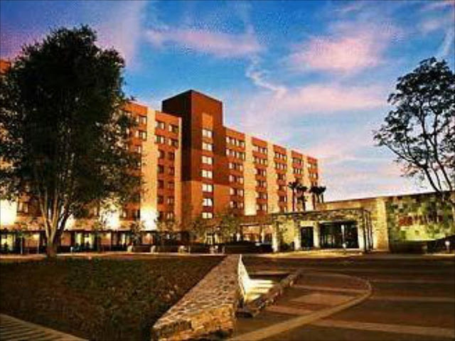 Let the Los Angeles Marriott Burbank Airport make your stay special. This hotel features 4-star style and an outstanding location in Burbank, CA.