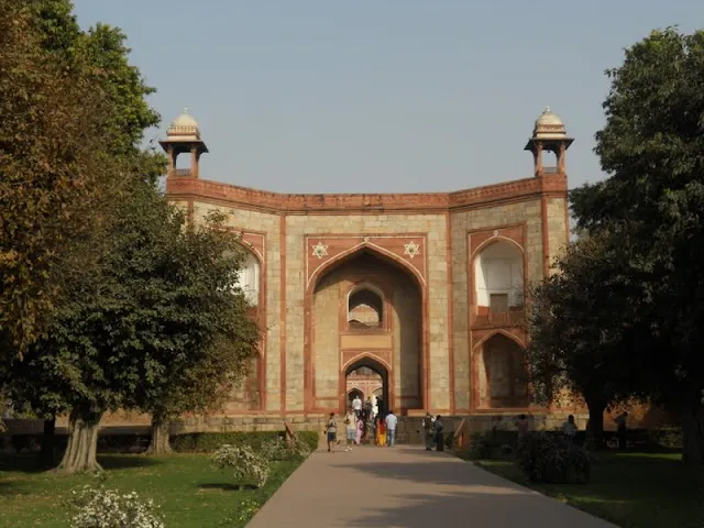 What to see in Delhi in 3 days: Gate to Humayun's Tomb