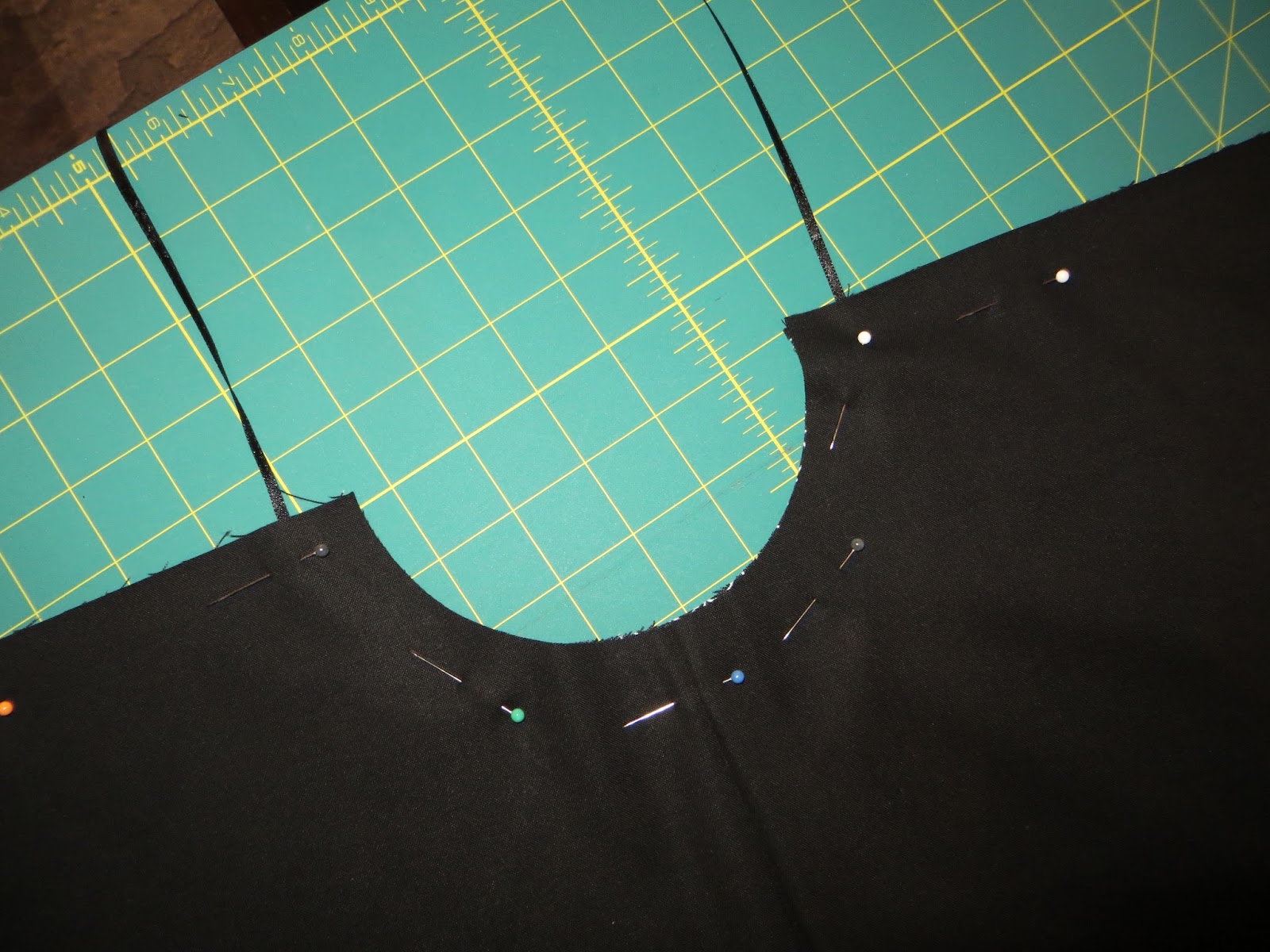 Pelenna Patchworks Collared witch's cloak tutorial how to make a child's cape to go with a