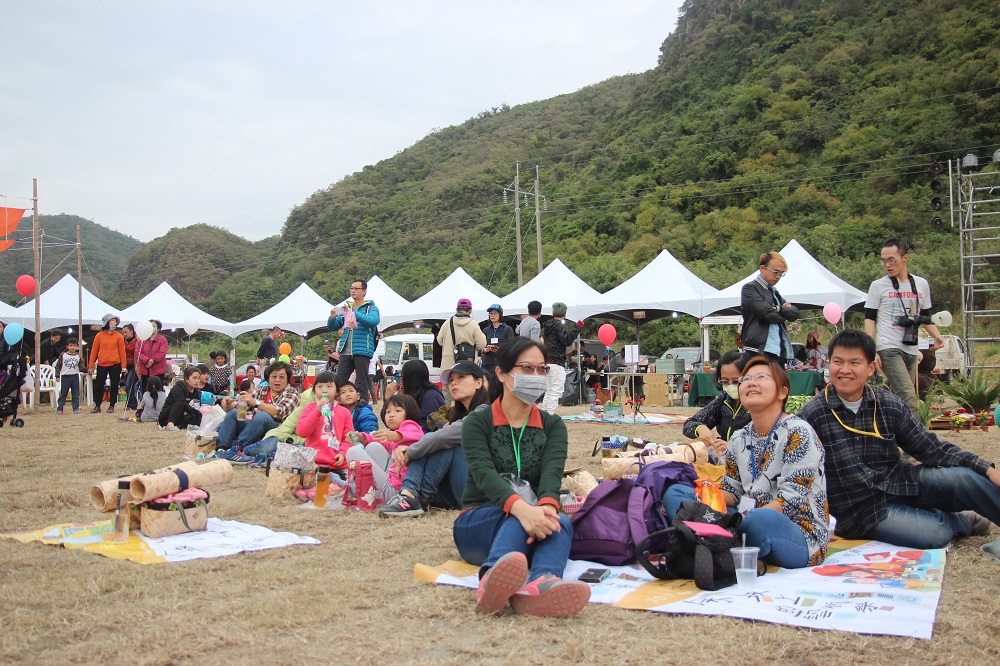 原住民處伍麗華處長表示，活動場上除了有藝術家創作分享，也有屏南地區獨有的大龜文王國文化講堂，現場也有自己的族服搭配服裝走秀，以及藝起來唱sisigu的古謠分享。