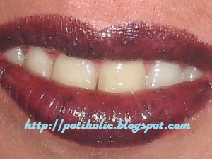 100-vamp-make-up-revolution-swatch-smile