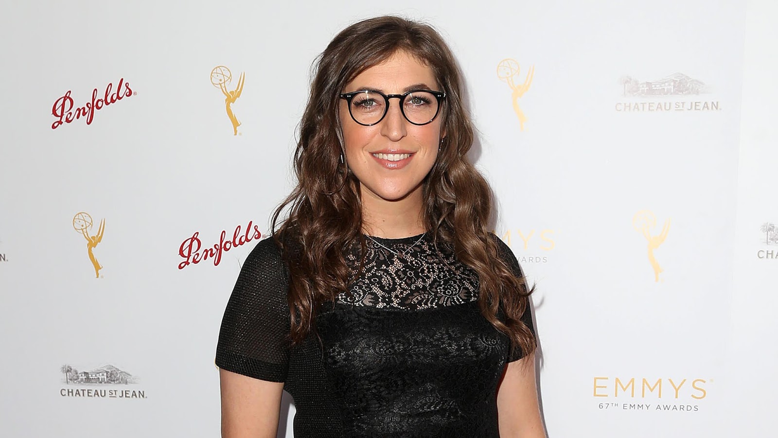 Mayim Bialik Biography, Age, Weight, Height, Friend, Like, Affairs