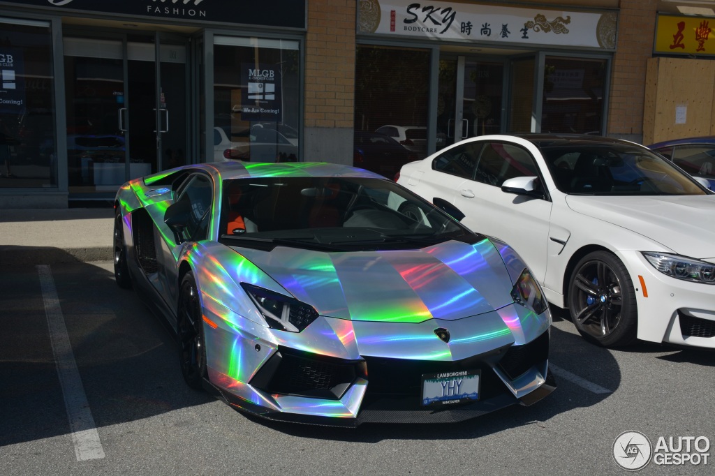 Lamborghini Aventador Spotted In Mind-Warping Holographic Wrap