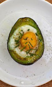 http://asouthern-soul.blogspot.com/2015/04/baked-egg-in-avocado.html