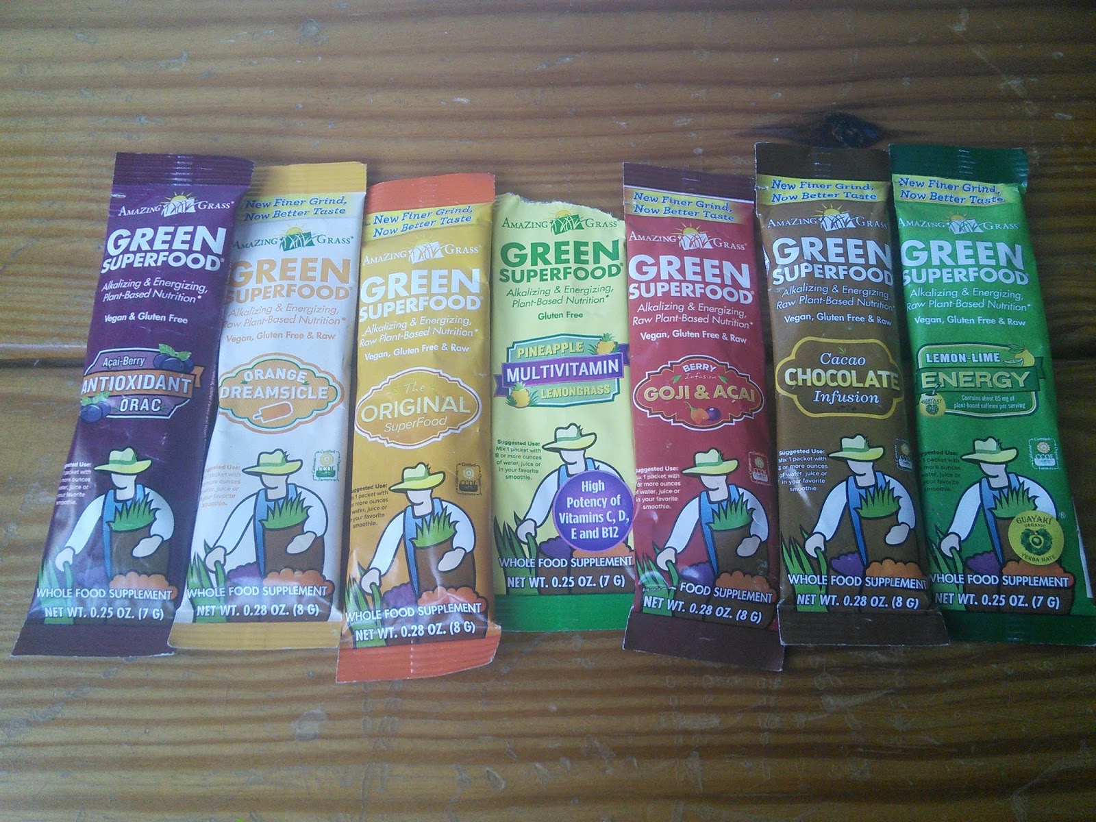 Amazing Grass, Green Superfood Blend Drink Mix Powder, the Original  Superfood Powder, 0.28 oz, 15 Packets 