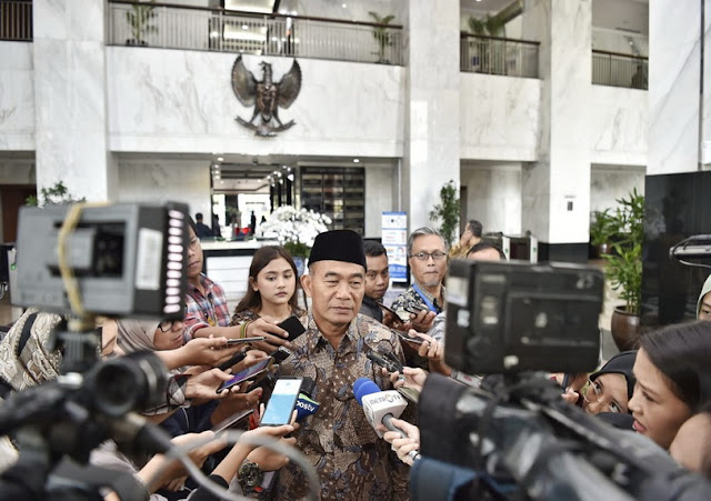 Kemendikbud Melakukan Pembersihan Data Guru HONORER yang Tidak Aktif  dengan menghapus yang sudah tidak lagi menjadi guru HONORER Kemendikbud Melakukan Pembersihan Data Guru HONORER yang Tidak Aktif
