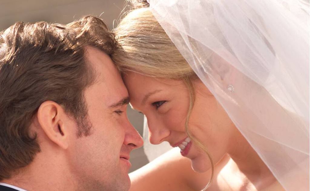 Кризис в отношениях по годам в браке. Жених и невеста расписываются. Как выйти замуж после 40 книга. Женщина и замужество. Ребенок сохранить брак.