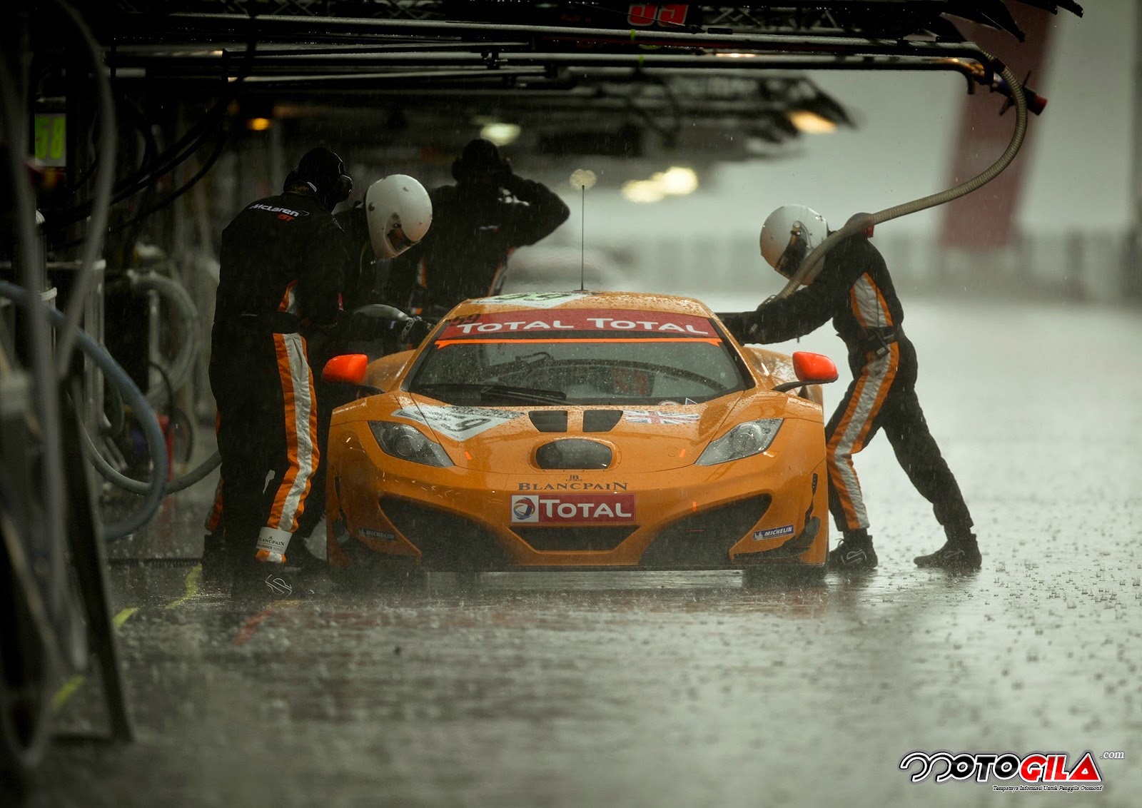 Wallpaper Mobil Balap Keren Bagian ke 1 - MOTOGILA
